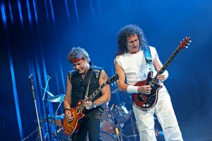 Queen w Paul Rodgers at the Coliseum Apr13-06 200.jpg